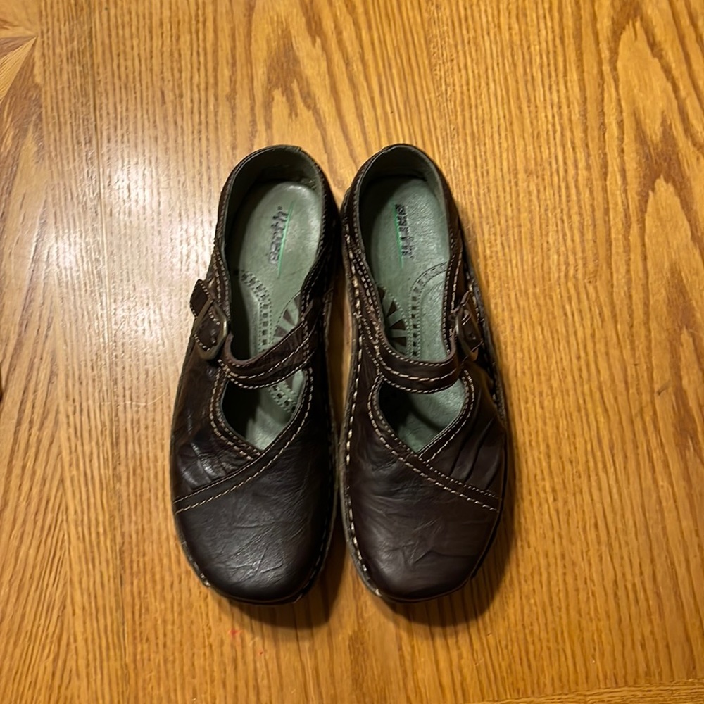 Earth Women’s Brown Mary Jane Flats